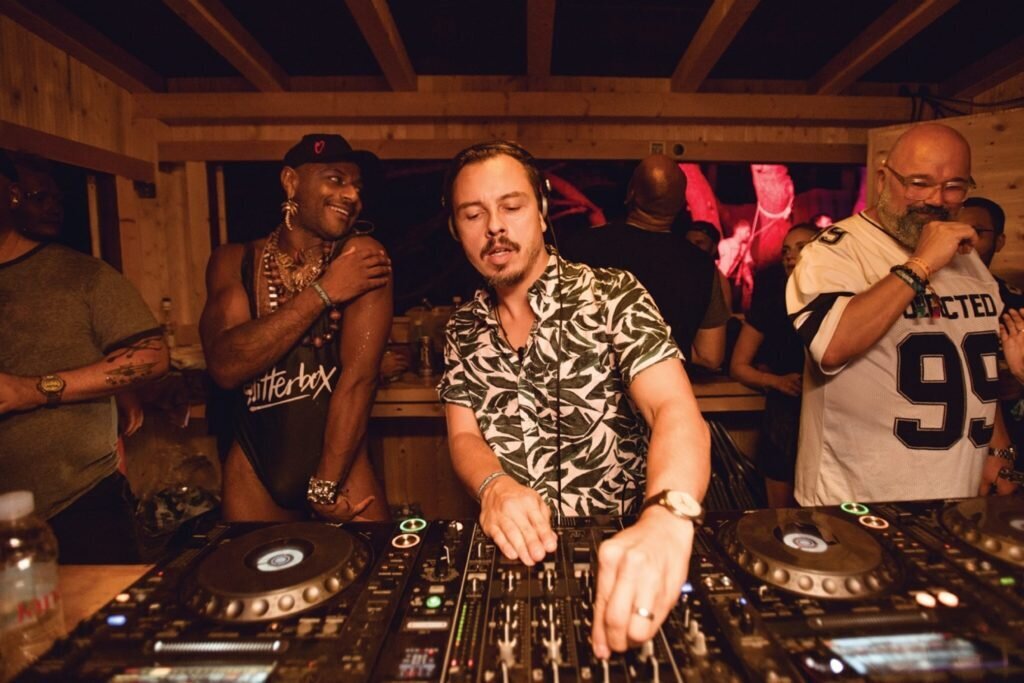 Purple Disco Machine 1883 Magazine