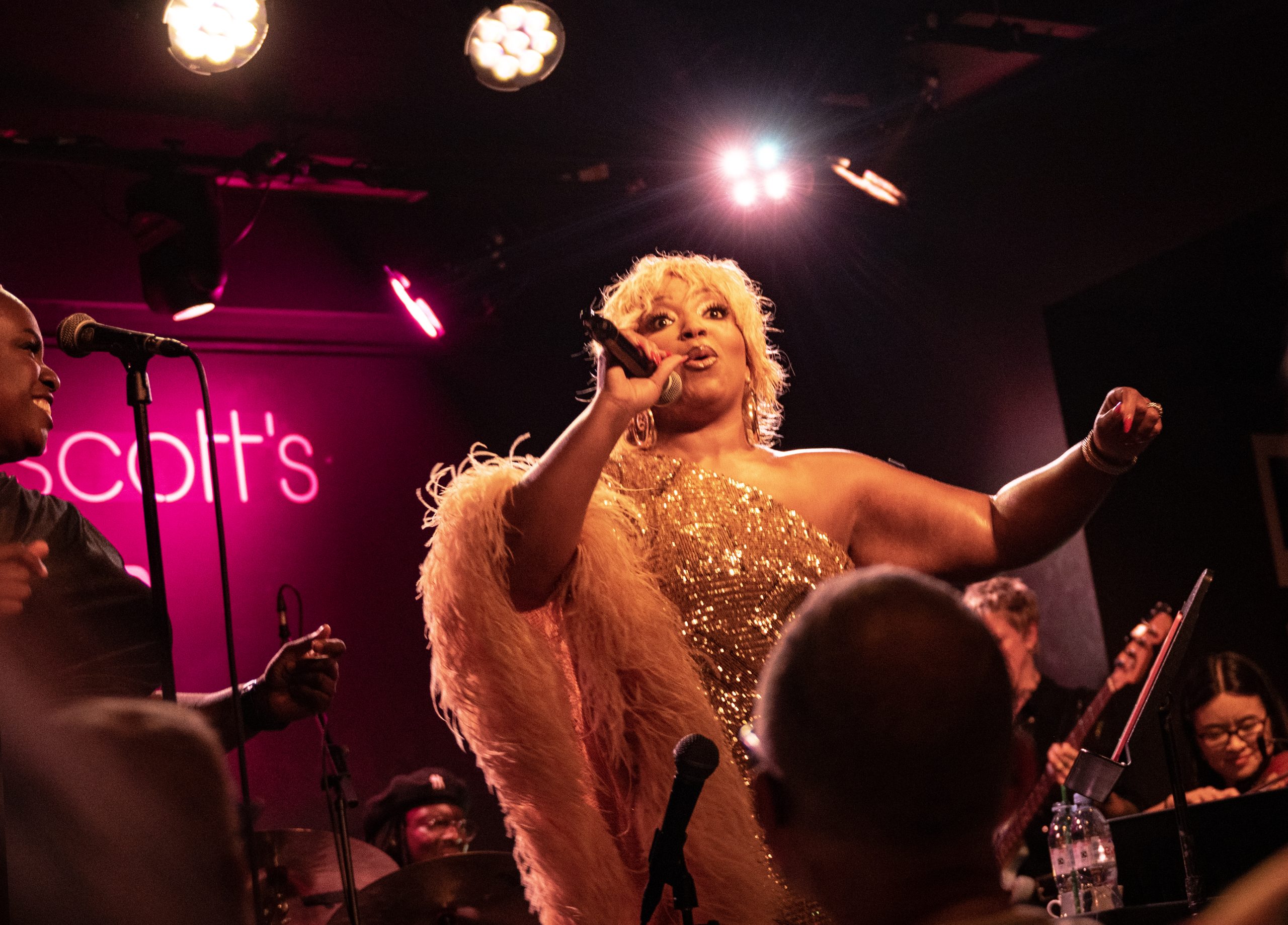 Marisha Wallace performing with one arm extended at Ronnie Scott’s